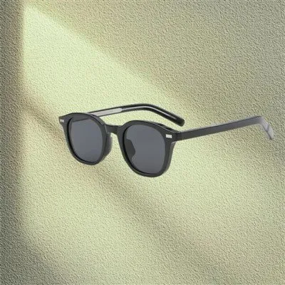 نظارات شمسية كبيرة للوجوه الصغيرة